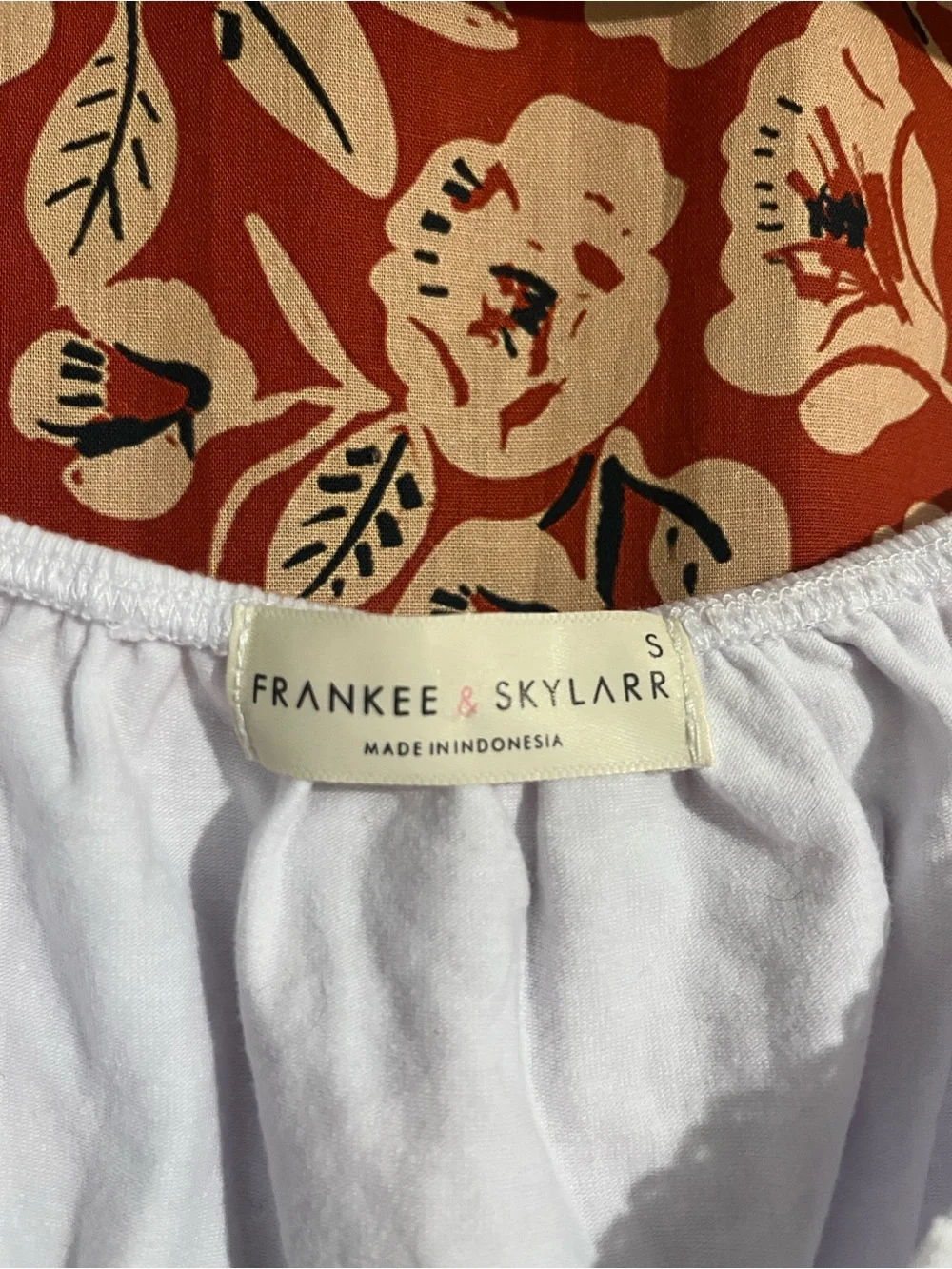 Frankee & Skylarr White Lace-Trim Button-Front Camisole Tank Size Juniors Small - Picture 3 of 10